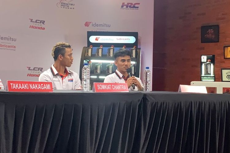 Rider Honda Team Asia, Mario Aji, dalan sesi jumpa pers di Idemitsu Moto Lounge, Jakarta, pada Selasa (10/10/2023). Dalam kesempatan itu, Mario Aji mengungkapkan bahwa siap tampil maksimal di Moto3 Indonesia 2023.