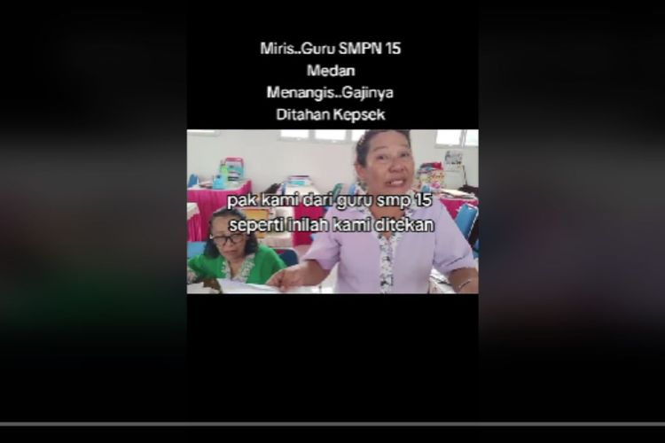 Tangkapan layar video guru SMPN 15 Medan menangis karena gaji bulan Agustus ditahan kepala sekolah.
