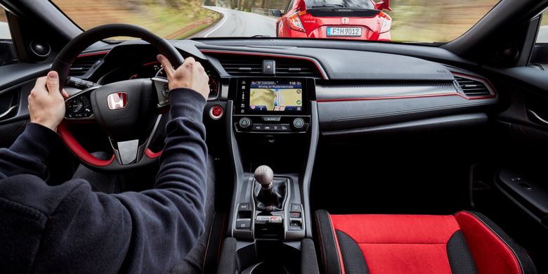 Menapa Honda Civic Type R Hanya Manual