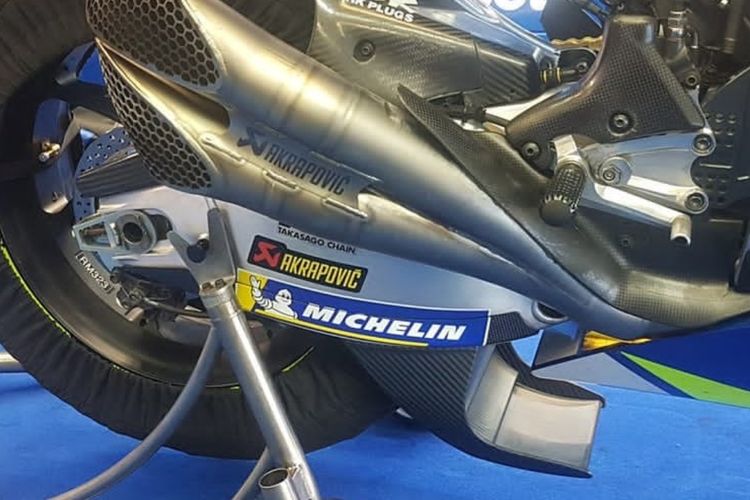 Perangkat aero swing arm di Suzuki GSX-RR.