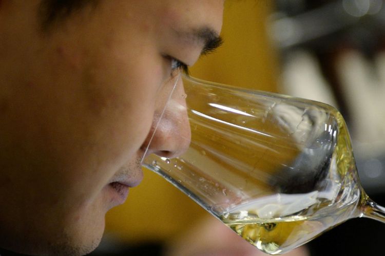 Dokumentasi AFP: China berpartisipasi dalam kompetisi mencicipi anggur, 17 Oktober 2015 di ajang tahunan competition the Concours Mondial de Bruxelles.