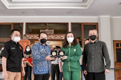 Atlet Bulu Tangkis Peraih Emas PON Papua, Febriana Dwi Puji, Dapat Bonus Rp 50 Juta dari Pemkab Jember