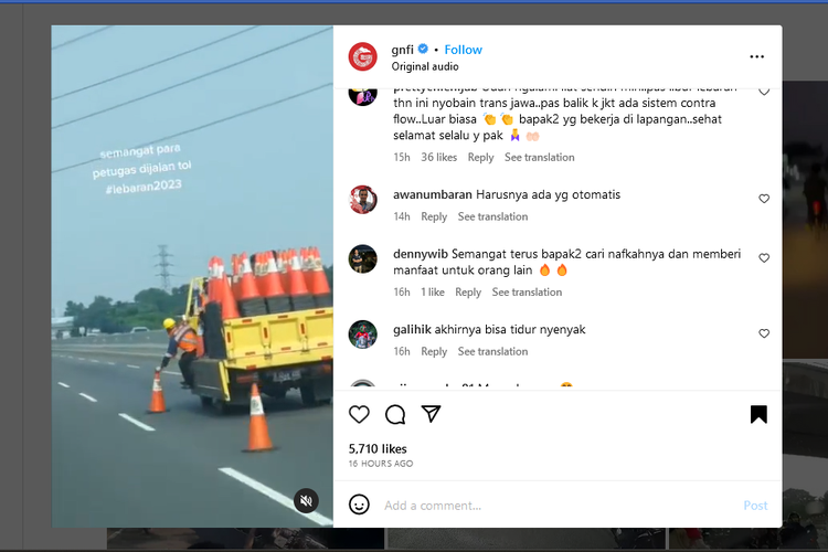 Proses pemasangan traffic cone saat sedang ada contra flow