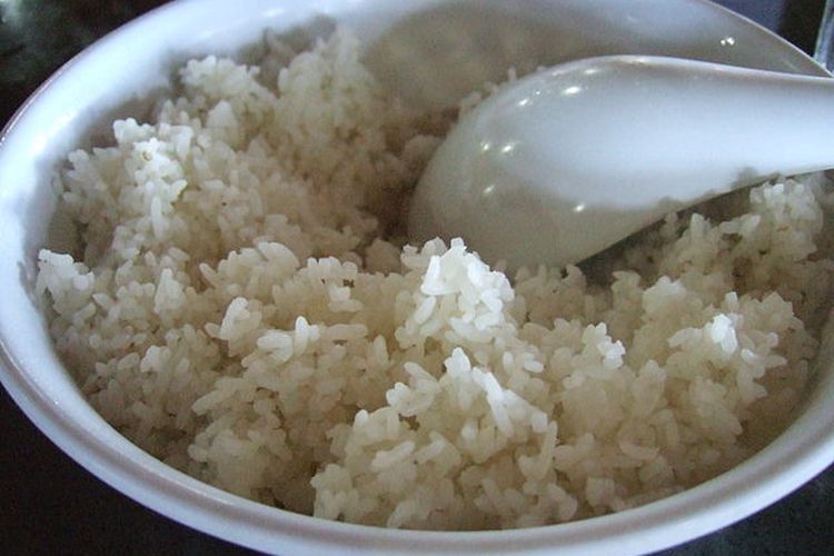 Nasi yang sudah ada di suhu bahaya selama lebih dari 4 jam, sebaiknya tak dikonsumsi kembali.