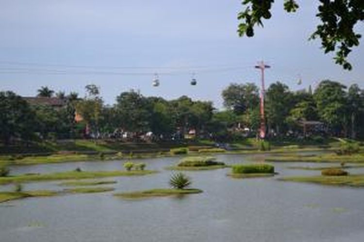 Danau Arsipel di Taman Mini Indonesia Indah, Jakarta