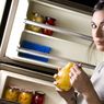 7 Kebiasaan Setelah Makan Malam yang Bikin Cepat Gemuk