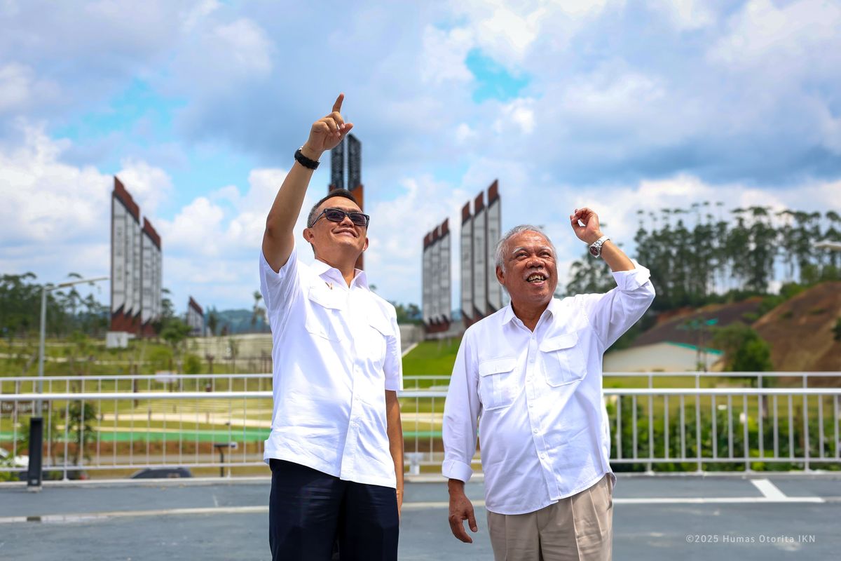 Wakil Kepala BIN Komjen Pol (Purn) Imam Sugianto, didampingi Kepala Otorita IKN Basuki Hadimuljono meninjau lokasi rusun BIN di IKN pada Selasa (22/4/2025).