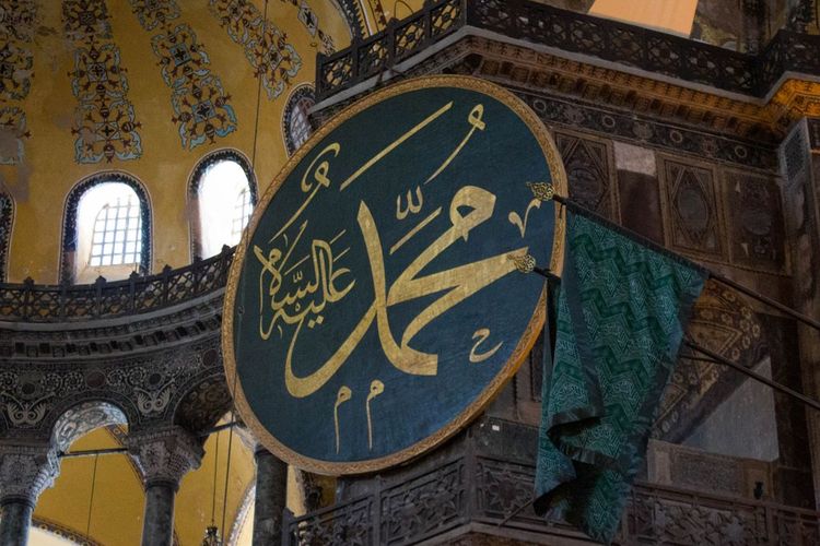 Maulid Nabi: Sejarah, Makna, dan Tradisi Peringatannya di Indonesia