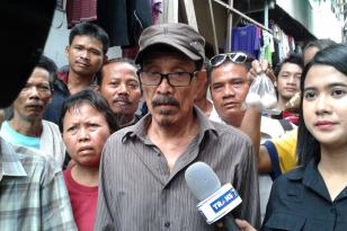 Sinin atau yang biasa disapa Kong Naim (62), lelaki yang mengaku bertelur. Gambar diambil pada Jumat (7/11/2014)