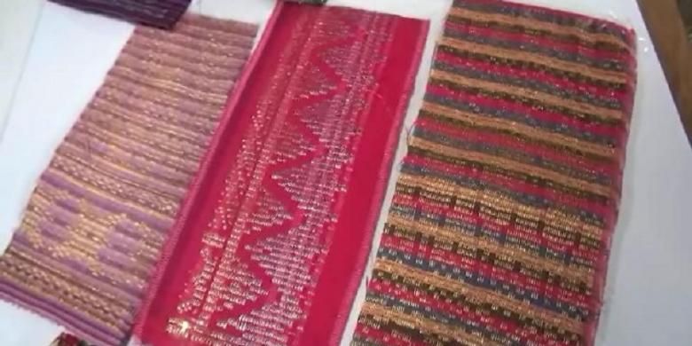 Beberapa hasil kain tenunan songket Aceh dari hasil Kerajinan Tenun Songket Aceh Jasmani.