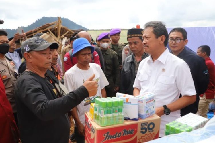 KKP mengirimkan bantuan ikan beku, obat-obatan, hingga beras untuk para korban gempa bumi magnitudo 5,6 di Kabupaten Cianjur, Jawa Barat.