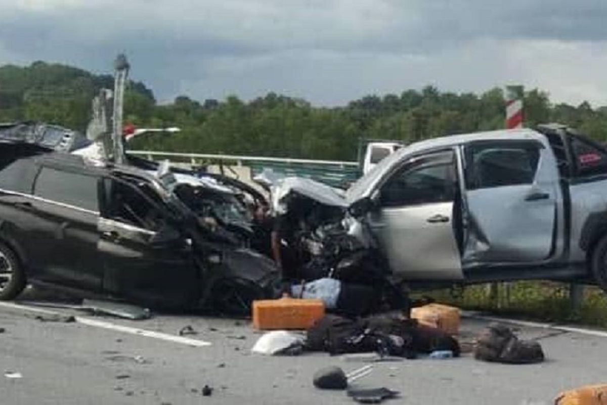 TEWAS: Kecelakaan maut antar-mobil terjadi di Jalan Jalan Betong, Sarikei, Meradong, Sarawak, Malaysia, Kamis (21/11/2024). Dalam peristiwa tersebut, 8 orang dilaporkan tewas, 7 di antaranya warga negara Indonesia (WNI).