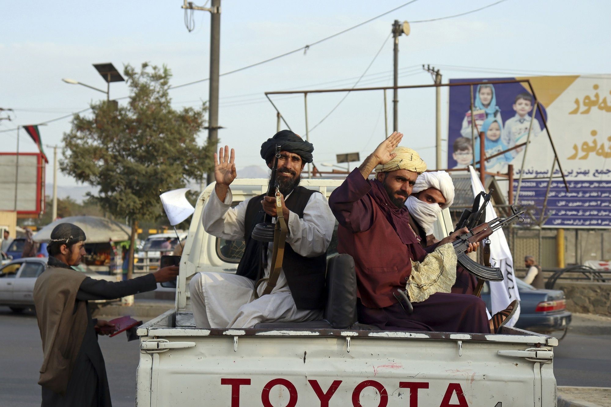 AS Selesai Tarik Pasukan dari Afghanistan, Taliban Rayakan dengan Suara Tembakan