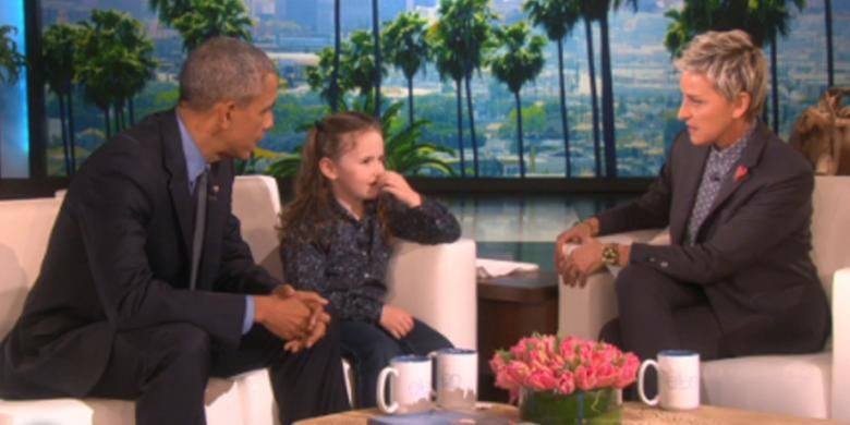 Bocah perempuan Macey Hensley bersama Presiden AS Barack Obama dalam talkshow  The Ellen DeGeneres Show yang dipandu Ellen Lee DeGeneres.
