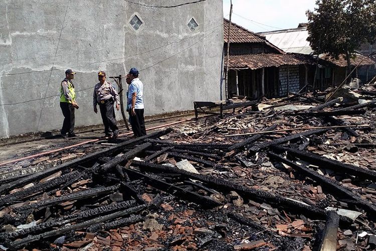Rumah milik keluarga Sucipto di Desa Lundo, Kecamatan Benjeng, Gresik, yang ludes terbakar.