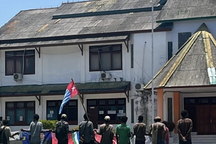2 Orang Diamankan Polisi Usai Kericuhan Pengibaran Bendera Bintang Kejora di USTJ Jayapura