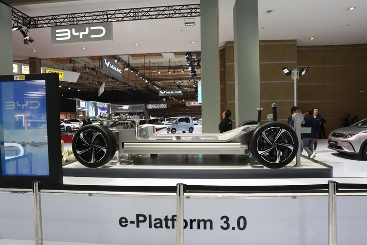 BYD memamerkan deretan teknologi canggihnya pada IIMS 2024