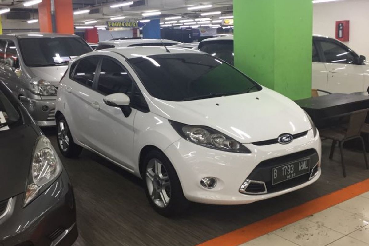 Ford Fiesta di bursa mobil bekas MGK Kemayoran.