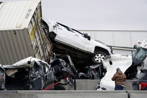 Video Detik-detik Truk Kontainer Hantam Kecelakaan Beruntun 130 Mobil di Texas