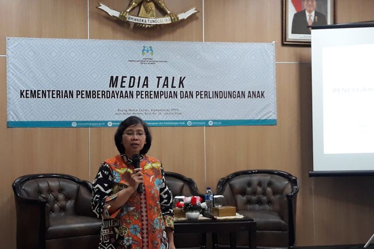 Deputi Bidang Tumbuh Kembang Anak Kementerian Pemberdayaan Perempuan dan Perlindungan Anak Lenny N Rosalin di Kantor Kementerian PPPA, Jakarta, Jumat (8/3/2019).