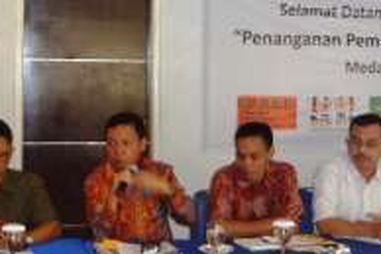 Jaringan NGO Peduli Hutan Sumatera Utara saat melakukan FGD para pihak terkait pembalakan kayu di areal reboisasi di Sumatera Utara