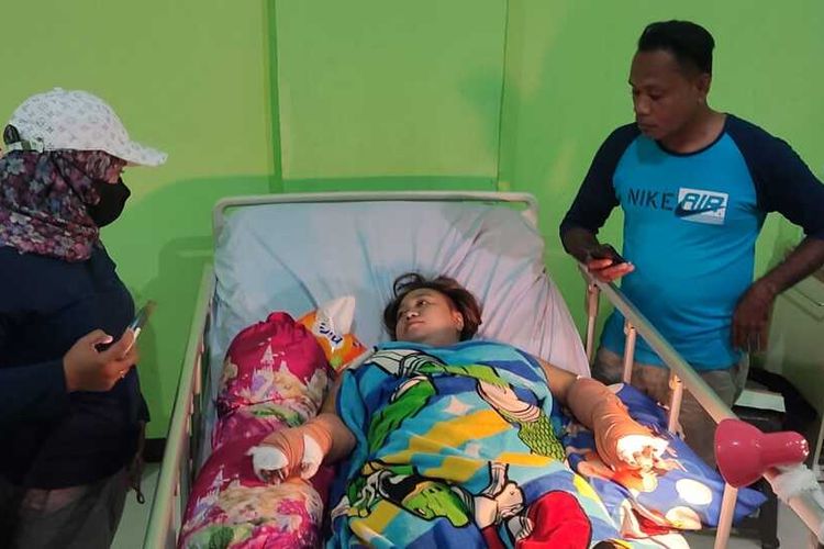 Foto Korban saat menjalani perawatan intensif di ruang Bedah Rumah Sakit Umum Daerah Merauke, Senin (14/08/2023)