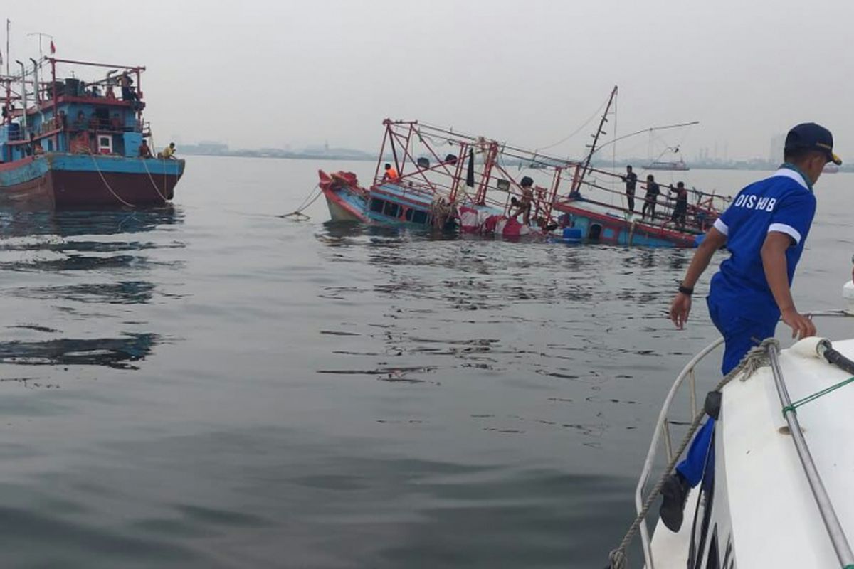 Kapal Makmur Timur hampir kandas saat hendak merapat ke Pelabuhan Muara Baru, Jakarta Utara, Selasa (7/8/2018).