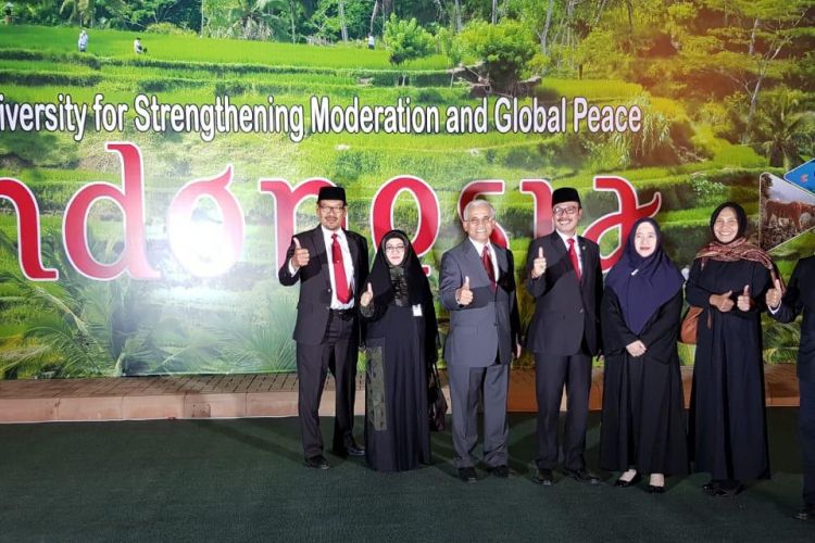 Para perwakilan Indonesia yang hadir pada Festival Budaya dan Heritage ke-33 yang berlangsung di Riyadh, Arab Saudi.