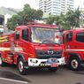 Buruh Demo Tolak RUU Cipta Kerja di DPR, Petugas Damkar Turut Bersiaga 