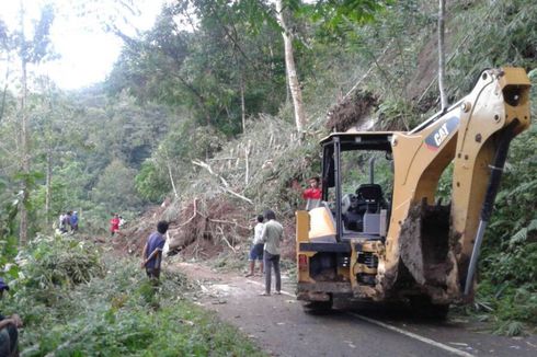 Diterjang Longsor, Akses Jalur Trans Sulawesi Terputus