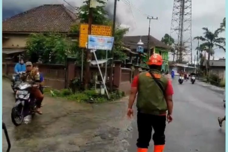 Status Gunung Semeru Naik ke Level IV Awas