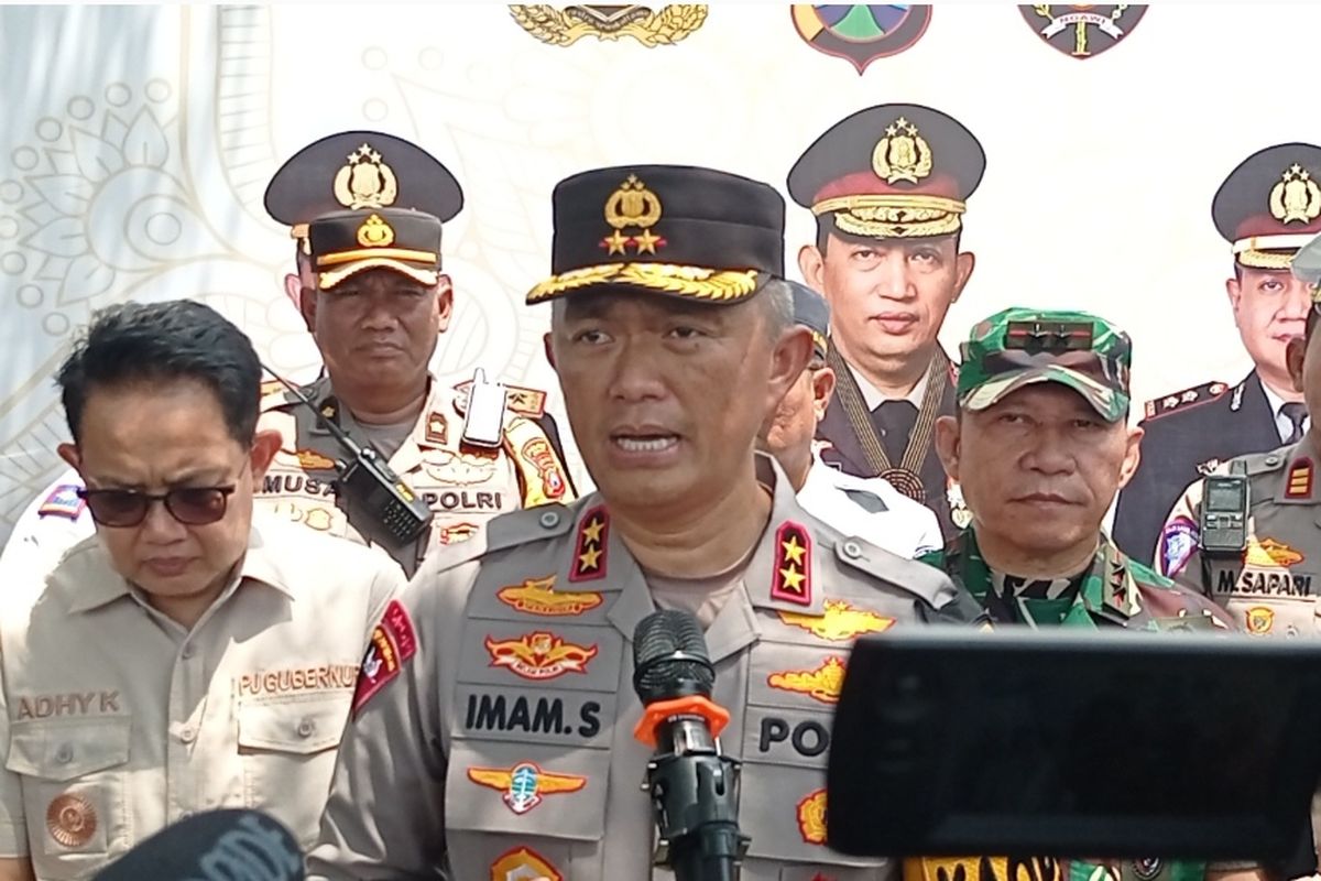 Kapolda Jawa Timur Irjen Pol Imam Sugianto saat melakukan sidak ke rest area 575 A tol Solo - Ngawi yang menjadi titik lelah bagi pemudik dari Jawa Barat menuju Jawa Timur. Faktor kelelahan membuat sejumlah kecelakaan di Tol Solo - Ngawi merenggut korban jiwa.
