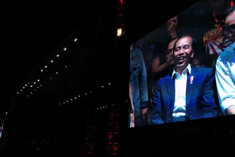 Presiden Joko Widodo menghadiri konser Musik Untuk Republik yang digelar di Bumi Perkemahan Cibubur, Jakarta Timur, Minggu (201/10/2019).