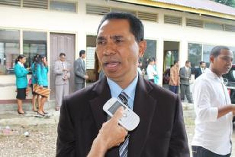 Rektor Universitas Timor (Unimor) Kefamenanu, DR Sirilus Seran, MS