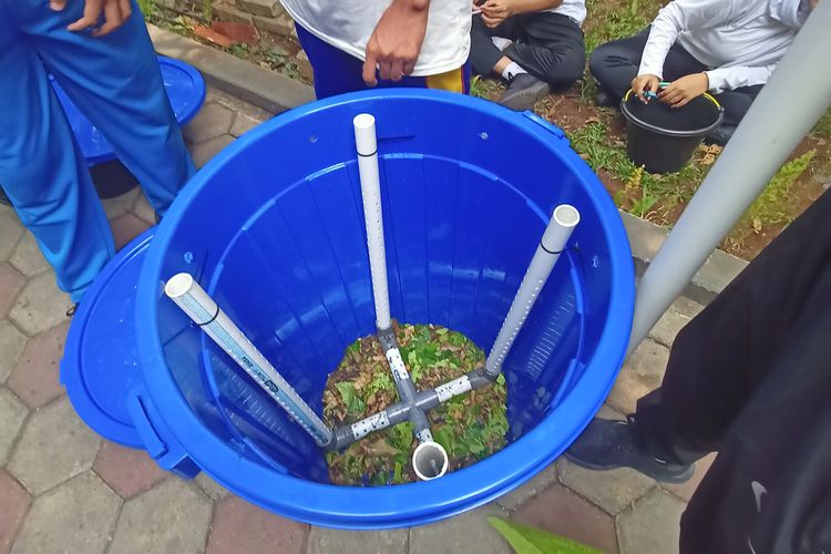 Atasai Masalah Sampah Perkotaan, Pelajar Diajak Bikin Kompos dan Eco Enzym dari Sampah Organik