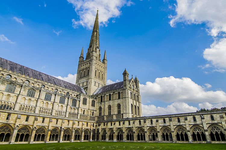 Katedral Norwich yang Ikonik di Kota Norwich, Inggris.