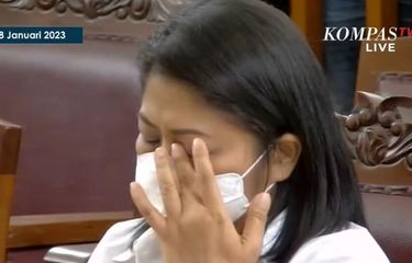 Terdakwa kasus dugaan pembunuhan berencana Nofriansyah Yosua Hutabarat, Putri Candrawathi, dalam sidang di Pengadilan Negeri Jakarta Selatan, Rabu (18/1/2023).