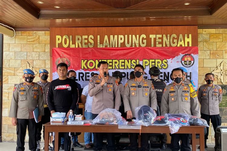 Konferensi pers kasus penembakan polisi oleh polisi di Lampung Tengah, Senin (5/9/2022).