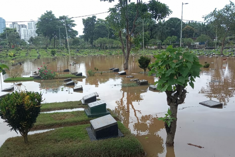 Sempat Tergenang, Banjir di TPU Karet Bivak Sudah Surut