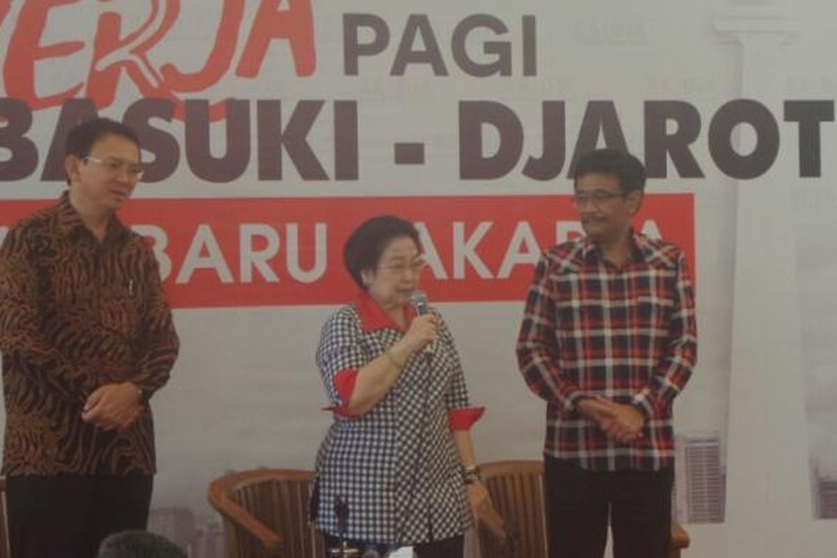 Ketua Umum PDI-P Megawati ditemani pasangan cagub cawagub, Basuki Tjahaja Purnama-Djarot Saiful Hidayat, di Rumah Lembang, Rabu (15/3/2017). 