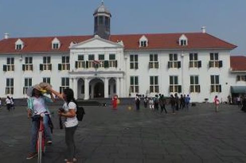 Panas Terik, Kota Tua Jakarta Tetap Ramai Didatangi Wisatawan