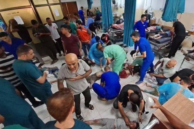 Kapasitas Rumah Sakit Indonesia tak mampu menampung korban serangan udara Israel di kamp pengungsi Jabalia. Banyak pasien terpaksa diletakkan di atas lantai.