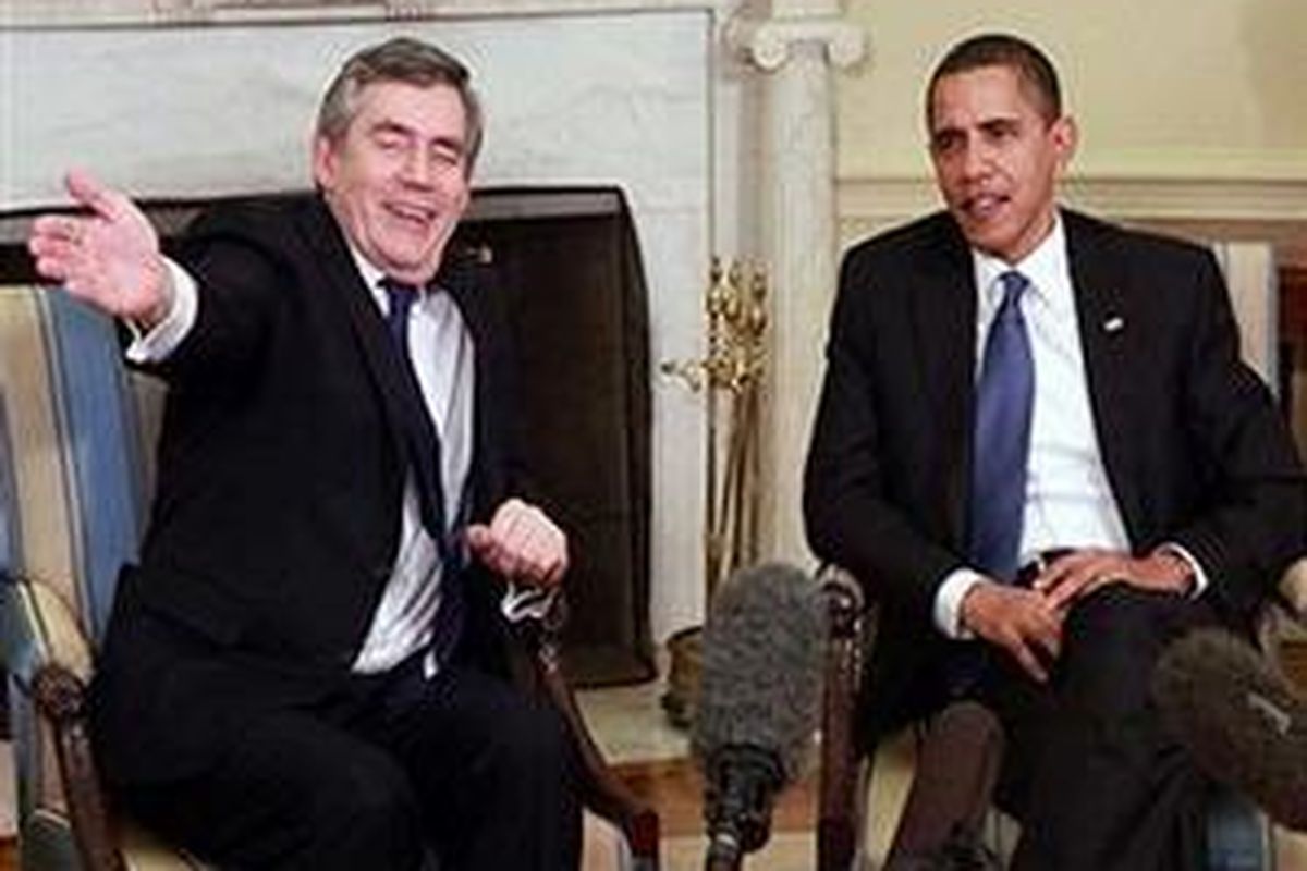 Barack Obama (kanan) dan Gordon Brown