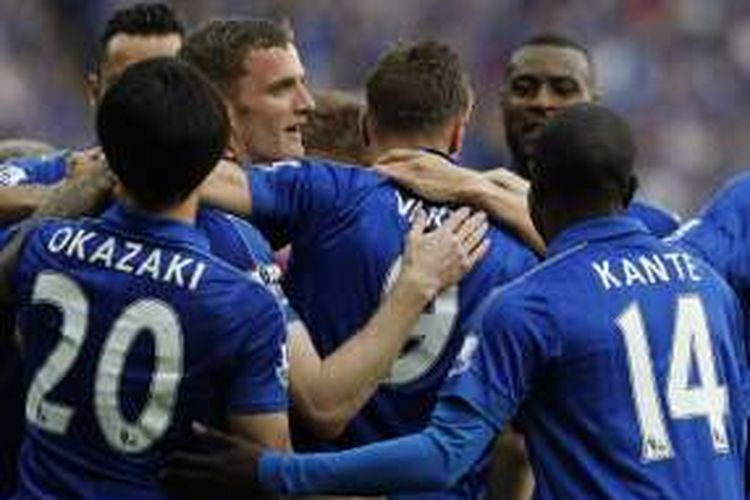 Para pemain Leicester City merayakan gol ke gawang Everton, dalam lanjutan Premier League di Stadion King Power, Sabtu (7/5/2016) waktu setempat.