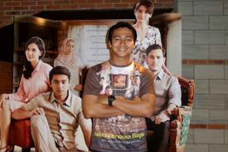 Deva Mahendra saat ditemui di jumpa pers peluncuran trailer film Sabtu Bersama Bapak di CGV Blitz Megaplex, Grand Indonesia, Jakarta Pusat, Selasa (7/6/2016).