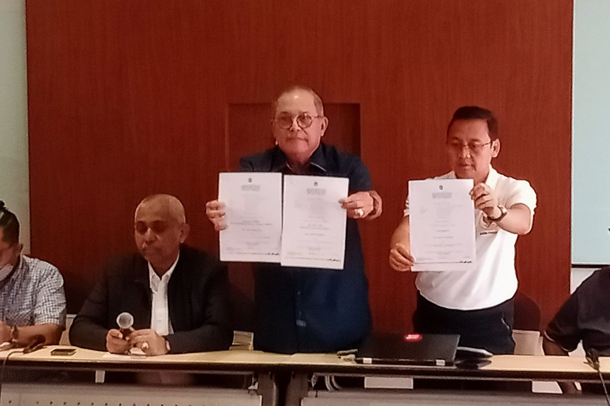 Some officials from disciplinary committee of the Soccer Association of Indonesia (PSSI) during a press conference in a Malang hotel, East Java on Tuesday, October 4, 2022. 