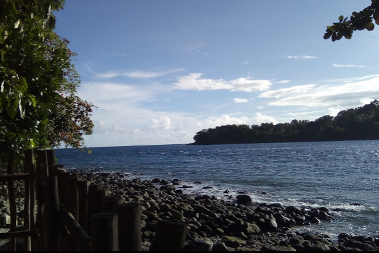 Pulau Tiga, Maluku