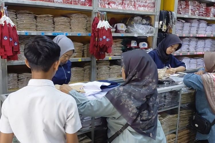 Belanja Online Gerus Penjualan Seragam Sekolah di Purwokerto, Pedagang Keluhkan Omzet Menurun