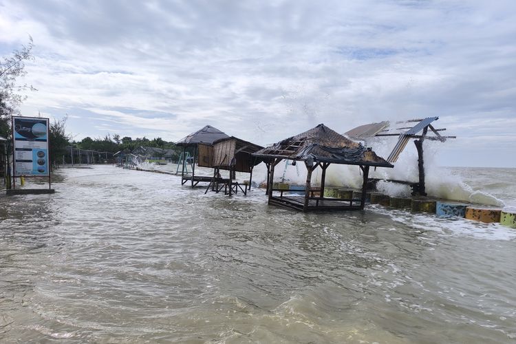 Tanah Makin Ambles, 75 Persen Pesisir Jawa Terancam Banjir Rob 2050