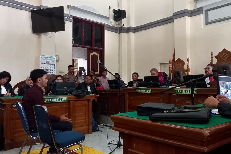 Ken Admiral saat memberikan kesaksian di Pengadilan Negeri Medan, Senin (17/7/2023)